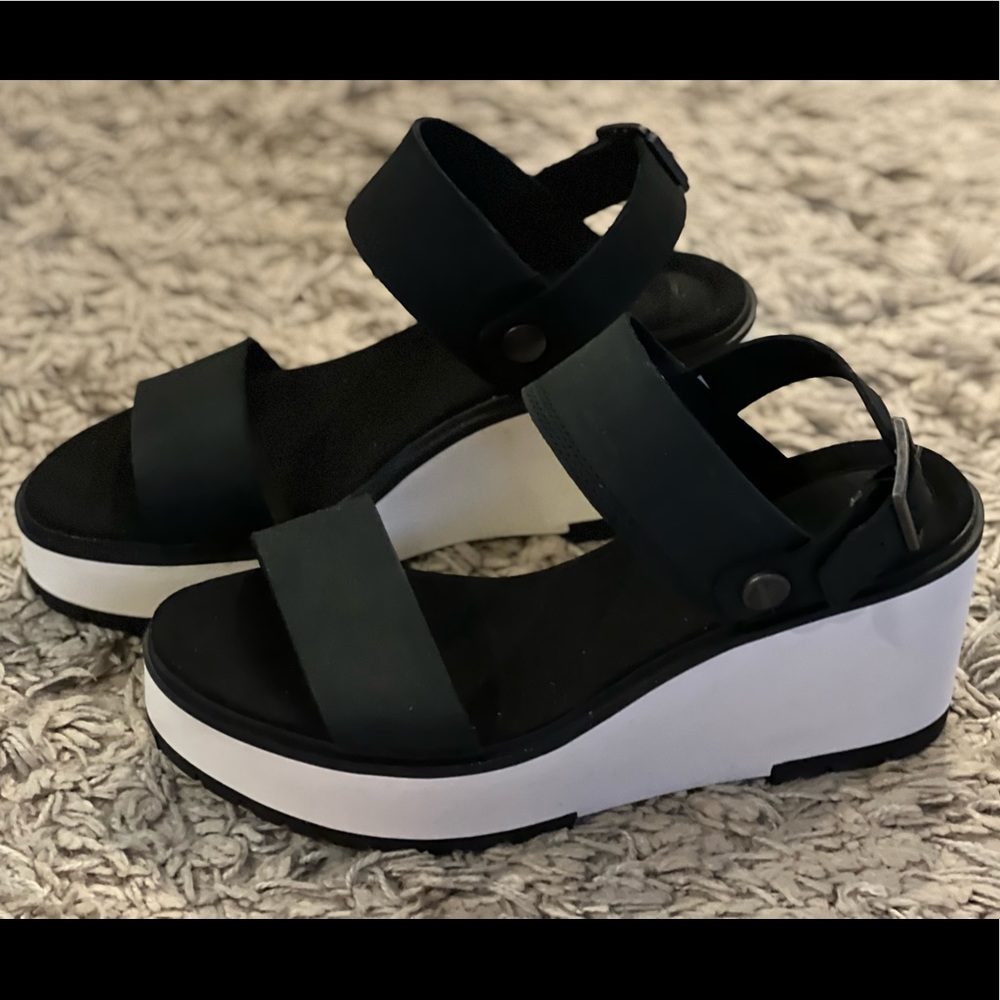 Timberland Women’s Koralyn Wedge 2 Band Black Nubuck Leather Sandals. NWOT